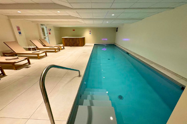 Piscine intérieure